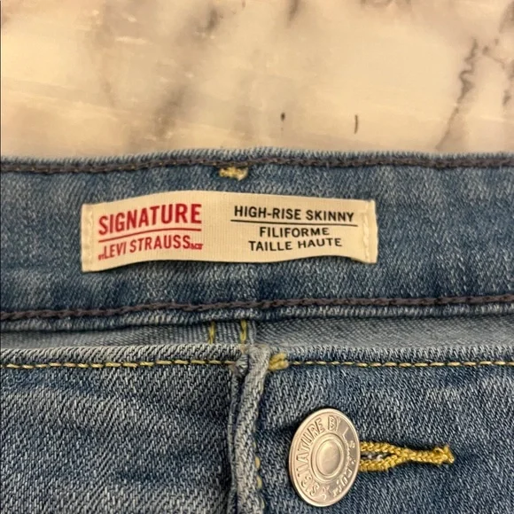 SIGNATURE LEVIS STRAUSS High Rise Skinny Distressed Jeans size 26w - Picture 6 of 16